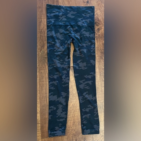 SPANX womens leggings sz medium camo - Picture 4 of 5